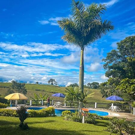Finca Hotel Palmas Frente A Panaca Quimbaya Luaran gambar